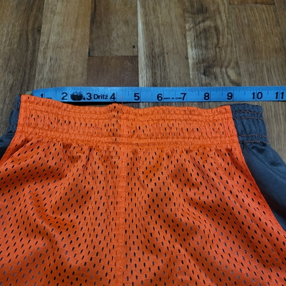 8/$12 Boys reversible mesh shorts - Picture 4 of 9